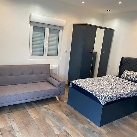 Aparthotel Studio 23 M2+Wifi +Parking Prive Oullins Exterior foto